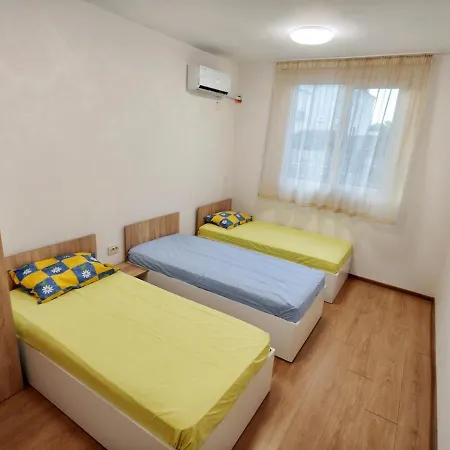 Vilă Three-bedroom House In Village, 20 Minutes From The Beach!