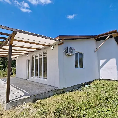 فيلة Three-bedroom House In Village, 20 Minutes From The Beach!