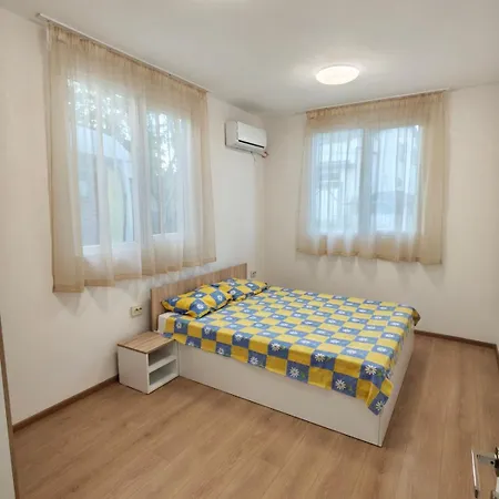 Vilă Three-bedroom House In Village, 20 Minutes From The Beach!