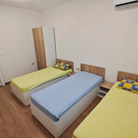 Three-bedroom House In Village, 20 Minutes From The Beach! فيلة