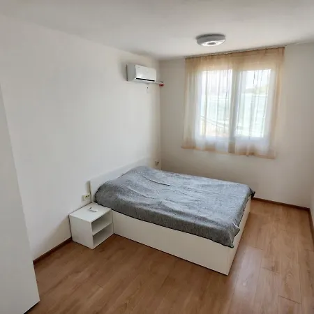 Three-bedroom House In Village, 20 Minutes From The Beach! * Livada