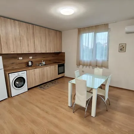 فيلة Three-bedroom House In Village, 20 Minutes From The Beach!