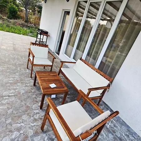 Three-bedroom House In Village, 20 Minutes From The Beach! * Livada