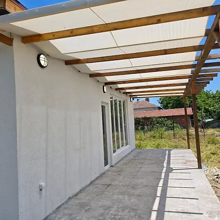 Vilă Three-bedroom House In Village, 20 Minutes From The Beach! Livada