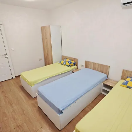 Three-bedroom House In Village, 20 Minutes From The Beach! * Livada