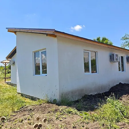 Three-bedroom House In Village, 20 Minutes From The Beach! Livada